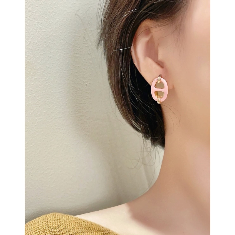 H**me5 earrings